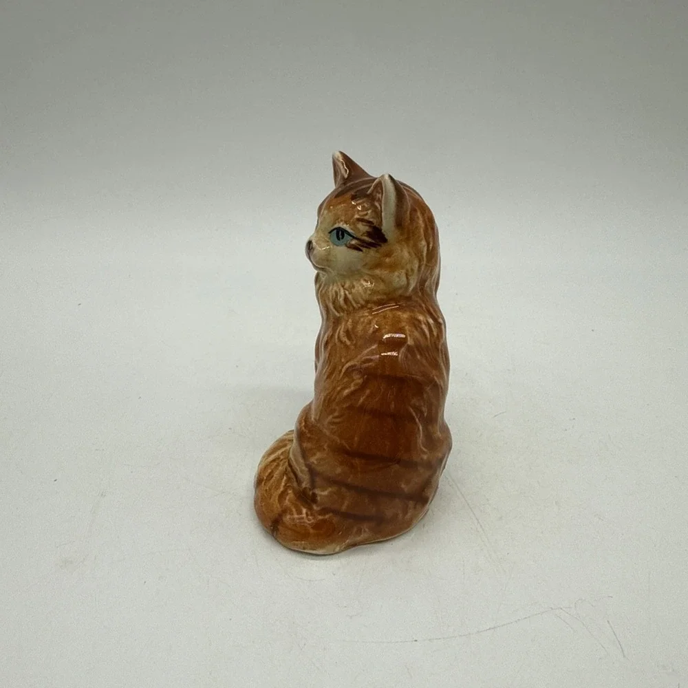 Orange Tabby Cat Ceramic Figurine Blue Eyes Glazed Sitting Porcelain Vintage 3